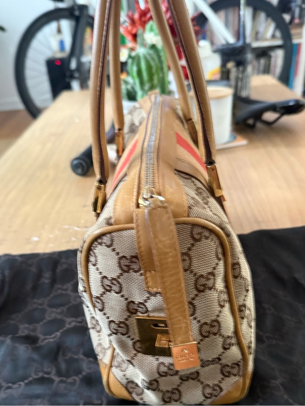 Gucci Beige Logo Canvas Shoulder Bag with Red Center Stripe - Picture 2 of 5